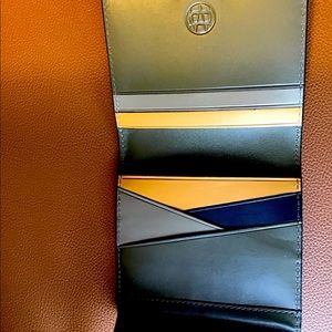 Beautiful Massimmo Dutti wallet to hold your cards, bills, small change NWT